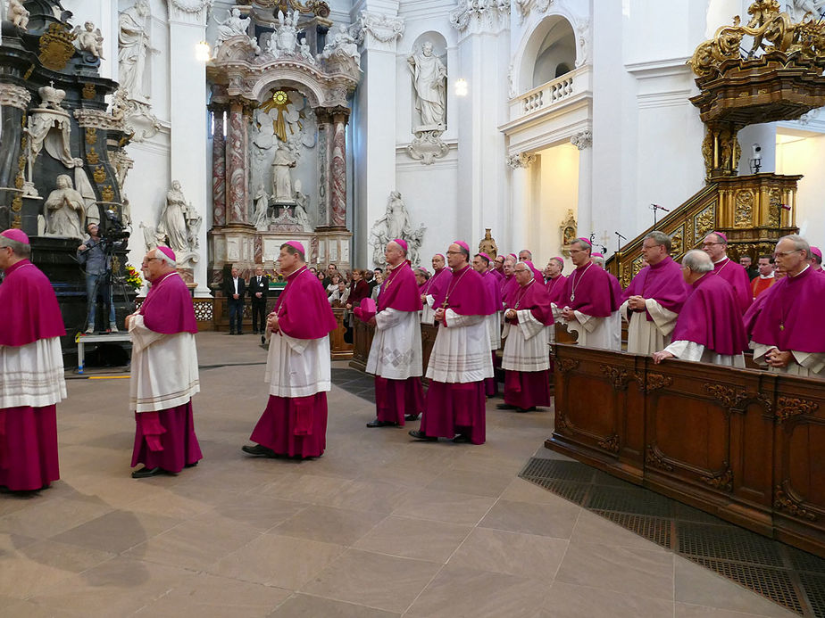 Abschlussvesper der Bischofskonferenz mit Austeilung des Bonifatiussegens (Foto: Karl-Franz Thiede)